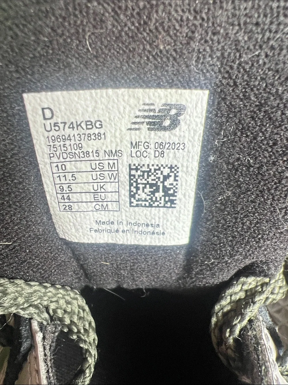 New Balance Men's Black and Olive Green Classic Sneakers